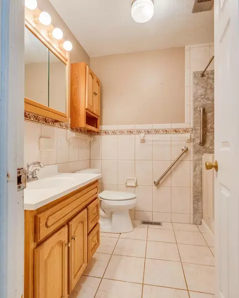 Bath - 8775 Sandlick Rd, Bee, VA 24217 photo 2 of 2