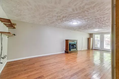 Living - 8775 Sandlick Rd, Bee, VA 24217 photo 5 of 5