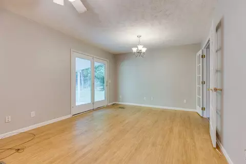 Living - 8775 Sandlick Rd, Bee, VA 24217 photo 4 of 5