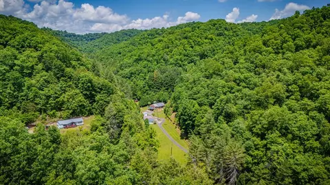 View/Area - 8775 Sandlick Rd, Bee, VA 24217 photo 2 of 5