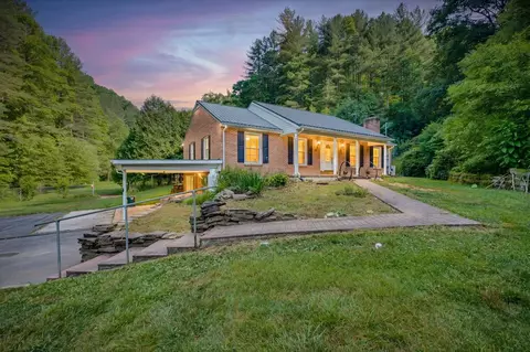 8775 Sandlick Rd, Bee, VA 24217