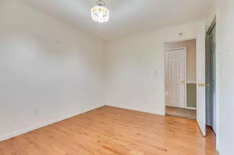 Bedroom - 8775 Sandlick Rd, Bee, VA 24217 photo 4 of 9
