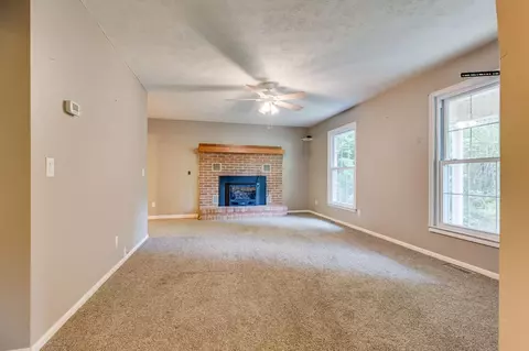 Living - 8775 Sandlick Rd, Bee, VA 24217 photo 1 of 5