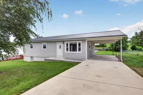 405 Holston Heights Dr, Glade Spring, VA 24340