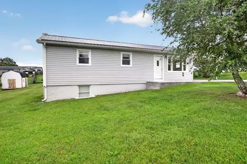 Exterior - 405 Holston Heights Dr, Glade Spring, VA 24340 photo 4 of 4