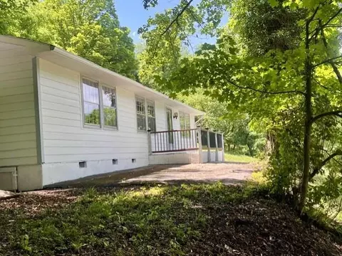552 Industry Rd, North Tazewell, VA 24630