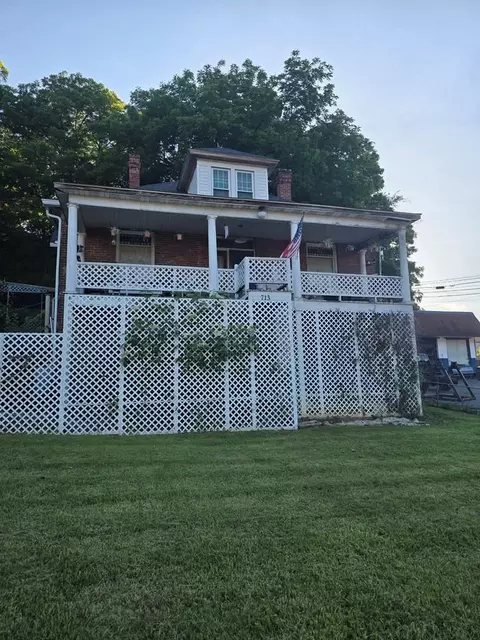 713 Virginia Ave, Bluefield, VA 24605