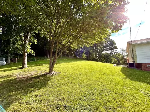 Exterior - 956 Grace St, Pounding Mill, VA 24637 photo 7 of 8