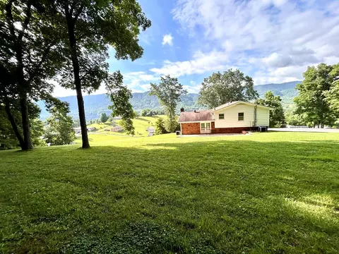 Exterior - 956 Grace St, Pounding Mill, VA 24637 photo 3 of 8