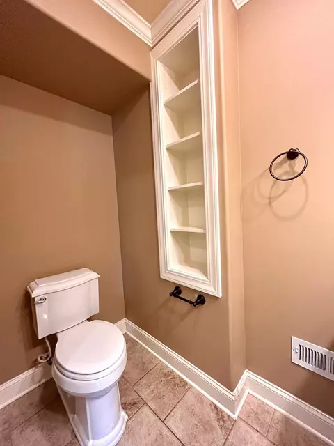Bath - 956 Grace St, Pounding Mill, VA 24637 photo 4 of 5