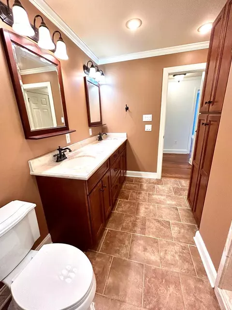 Bath - 956 Grace St, Pounding Mill, VA 24637 photo 3 of 5