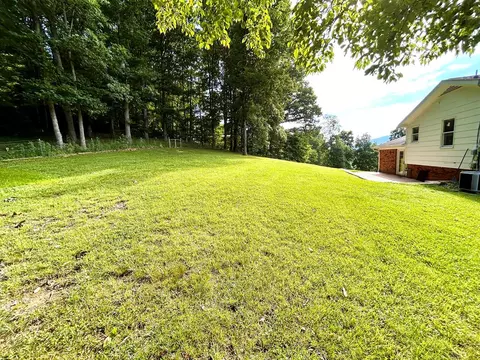 Exterior - 956 Grace St, Pounding Mill, VA 24637 photo 6 of 8