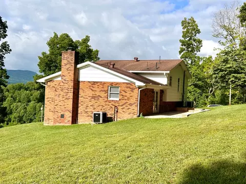 Exterior - 956 Grace St, Pounding Mill, VA 24637 photo 4 of 8