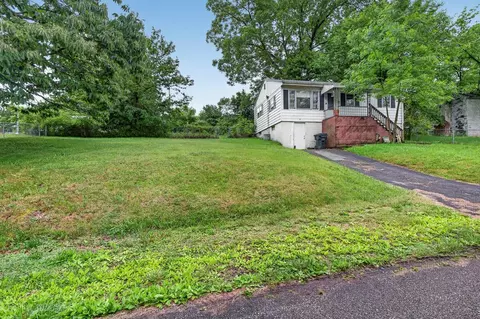 221 Mumpower Dr, Bristol, VA 24201