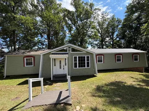 794 Rhododendron Rd, Hillsville, VA 24343