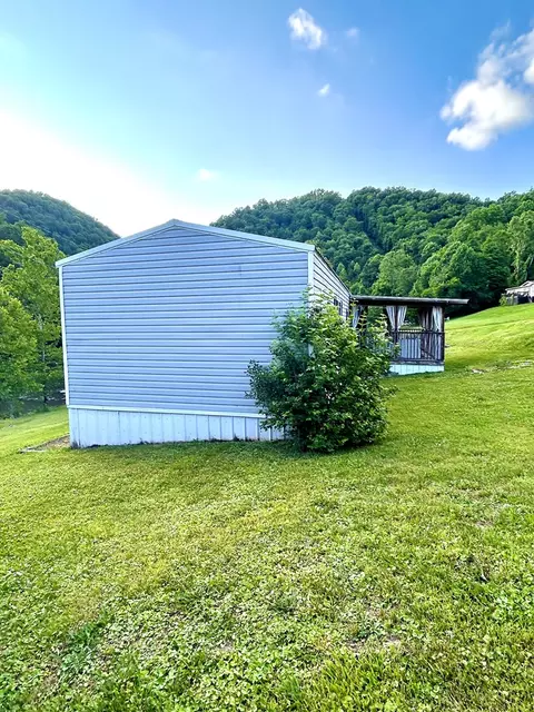 2364 Cedar Cliff Rd, Honaker, VA 24260 photo 4