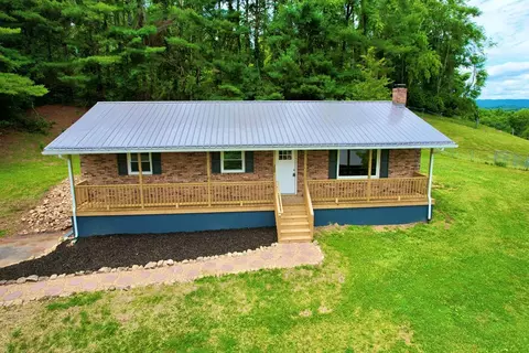 282 Rolling Hills Dr, Marion, VA 24354