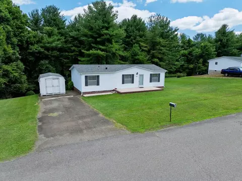2500 Deerhaven Rd, Galax, VA 24333