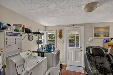 421 E Glade St, Glade Spring, VA 24340 photo 4
