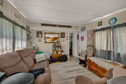 421 E Glade St, Glade Spring, VA 24340 photo 2
