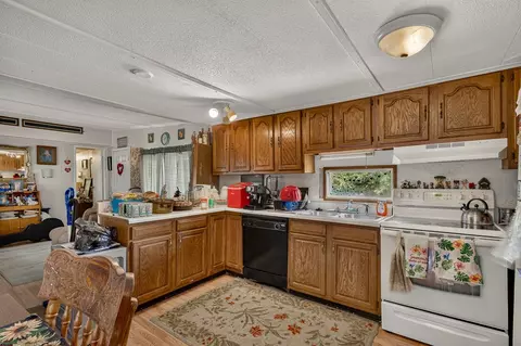 421 E Glade St, Glade Spring, VA 24340 photo 6