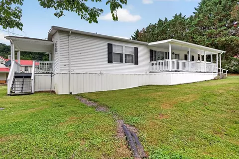 202 N Railroad Ave, Damascus, VA 24236