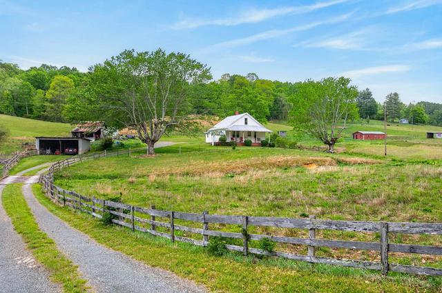 622 Soapstone Rd, Galax, VA 24333