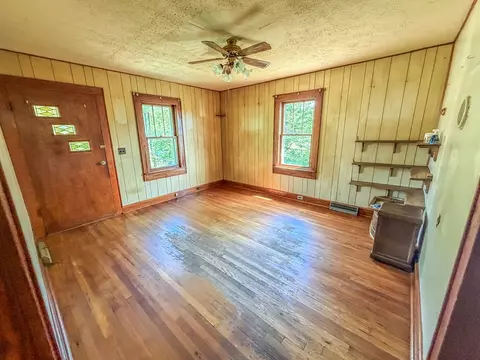 960 Ivanhoe Rd, Max Meadows, VA 24360 photo 3