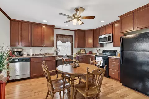 Kitchen - 16471 B Spring Valley Rd, Abingdon, VA 24210 photo 3 of 4