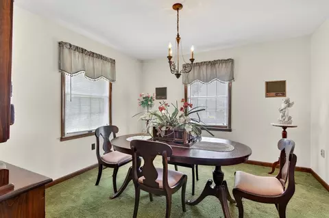 Dining - 16471 B Spring Valley Rd, Abingdon, VA 24210 photo 2 of 2