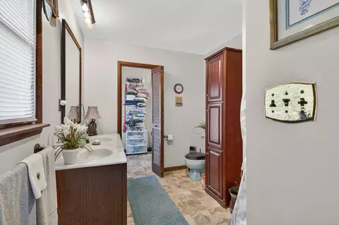 Bath - 16471 B Spring Valley Rd, Abingdon, VA 24210 photo 3 of 5