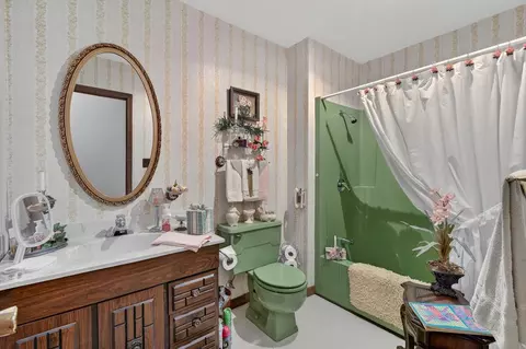 Bath - 16471 B Spring Valley Rd, Abingdon, VA 24210 photo 1 of 5