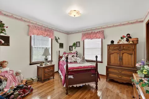 Bedroom - 16471 B Spring Valley Rd, Abingdon, VA 24210 photo 2 of 3