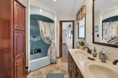 Bath - 16471 B Spring Valley Rd, Abingdon, VA 24210 photo 2 of 5