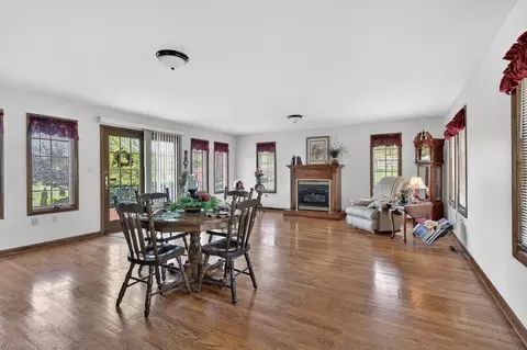 Living - 16471 B Spring Valley Rd, Abingdon, VA 24210 photo 1 of 3