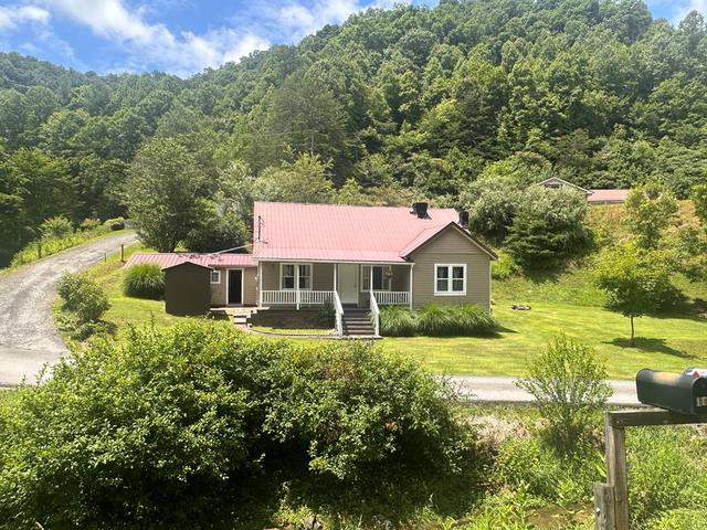 1012 Ward Fork Rd, Grundy, VA 24614