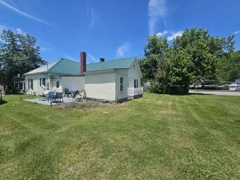 107 S Maple Ln, Cedar Bluff, VA 24609 photo 4