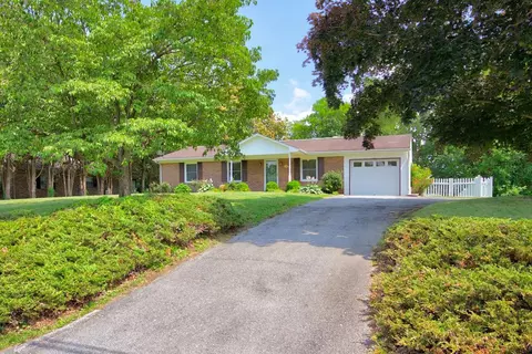 735 Rolling Hills Dr, Wytheville, VA 24382
