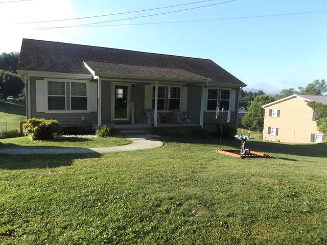 151 W Grayson St, Hillsville, VA 24343