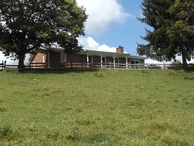 242 Country Rd, Austinville, VA 24312