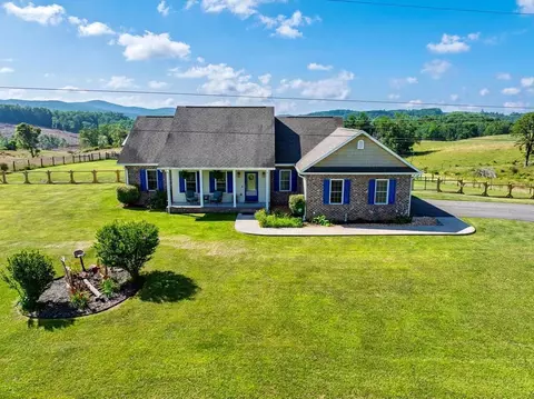 12 Crestwood Dr, Galax, VA 24333