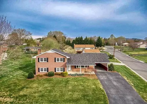 690 Mountain View Dr, Wytheville, VA 24382