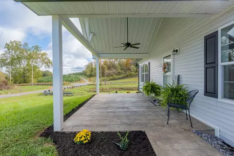 128 Long Meadows Ln, Max Meadows, VA 24360 photo 3