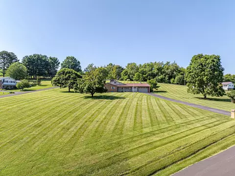 33 Fairview Dr, Lebanon, VA 24266
