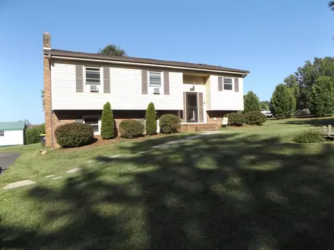 114 Wildcat Rd, Hillsville, VA 24343