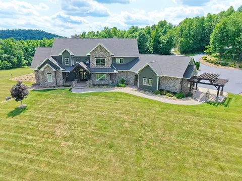 934 Hummingbird Ln, Copper Hill, VA 24079