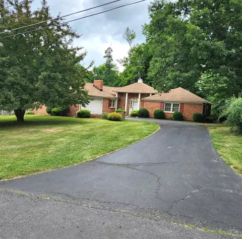 495 Raintree Rd, Hillsville, VA 24343