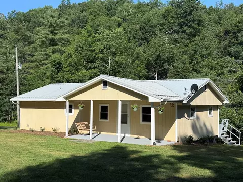 1269 Crown Ridge Rd, Galax, VA 24333