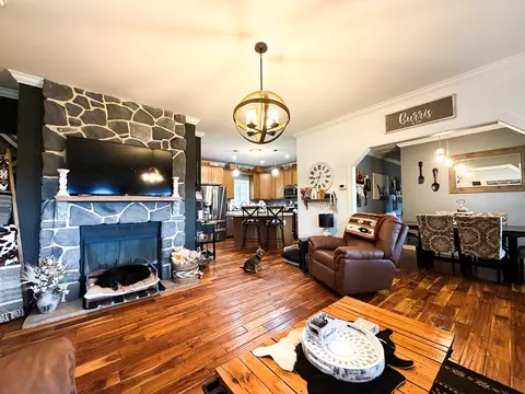 Living - 253 Sanders Mine Rd, Max Meadows, VA 24360 photo 2 of 2