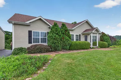 220 Crossroads Pl, Lebanon, VA 24266